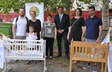 A SZÉNA Egyesület nyárbúcsúztatóján adták át Fehérvár Bölcsőjét